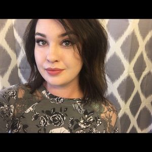Meet your Posher, Julea